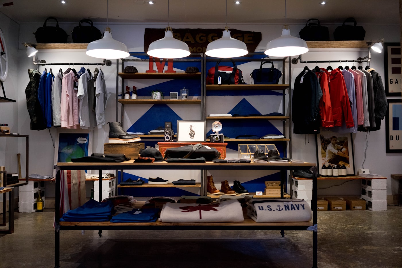 Interieur van een eigentijdse lokale winkel